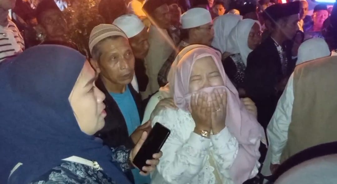Tangis Haru Warnai Keberangkatan Ratusan Calon Haji Kabupaten Pandeglang (lenteranews.co.id/YusepAditya)
